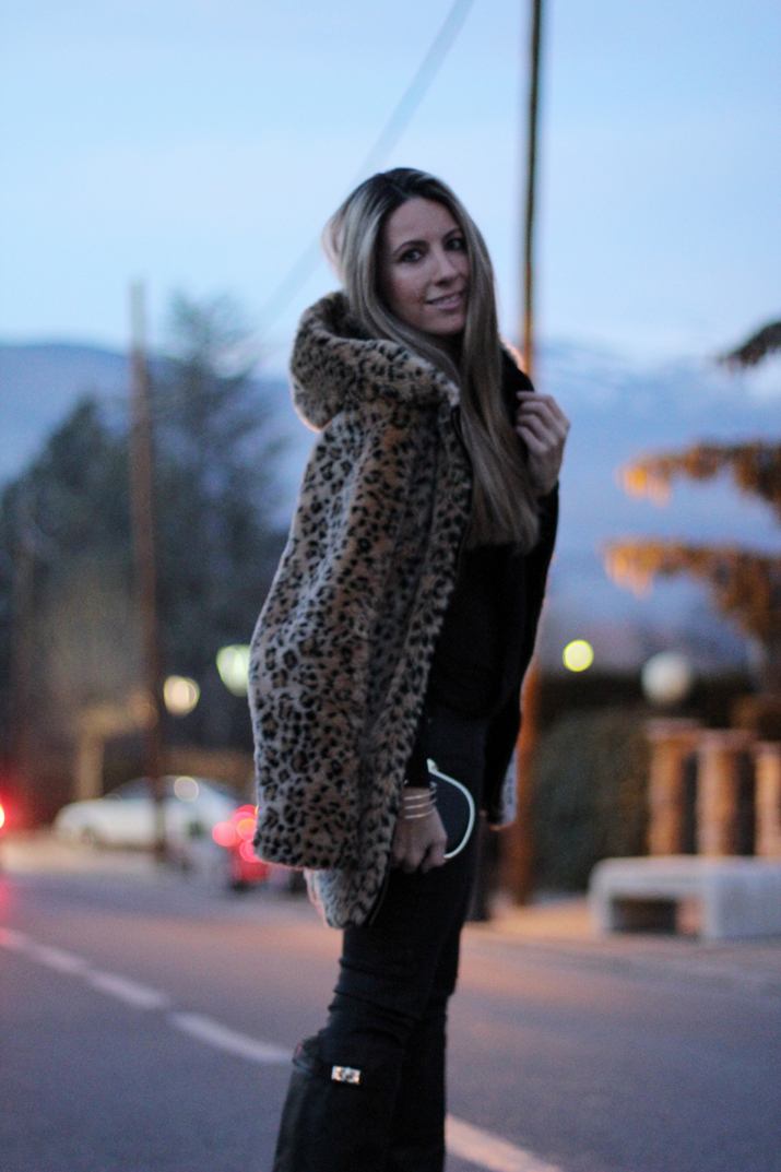 Leopard coat (1)
