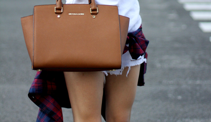 fashion_blogger_Barcelona-Monica_Sors-midi_hair-white_shorts-outfit-streetstyle_bcn (19)
